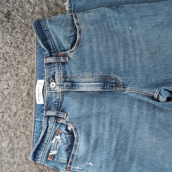 Abercrombie & Fitch Women's Relaxed High Rise Jeans - Picture 3 of 4